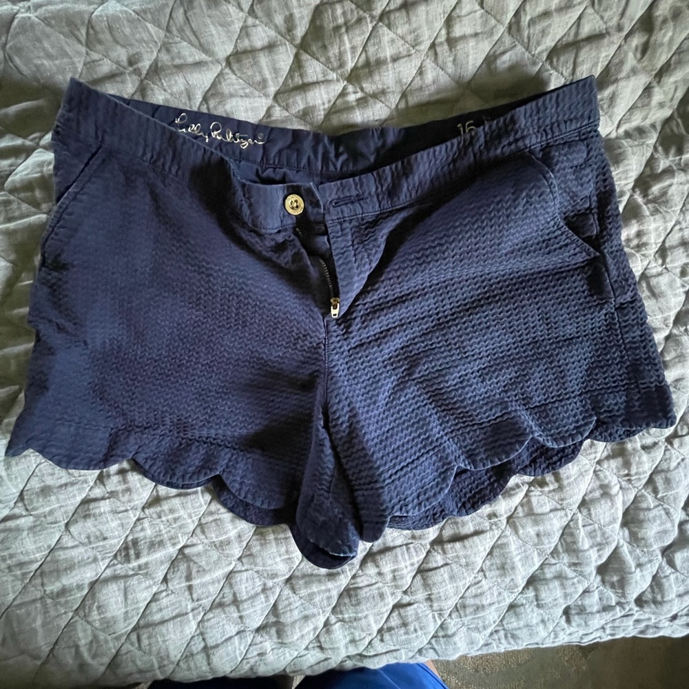 Lilly Pulitzer Navy Buttercup Shorts. Size 16